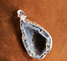 Load image into Gallery viewer, Agate Sculpture Pendants