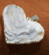 Load image into Gallery viewer, Agate Sculpture Pendants
